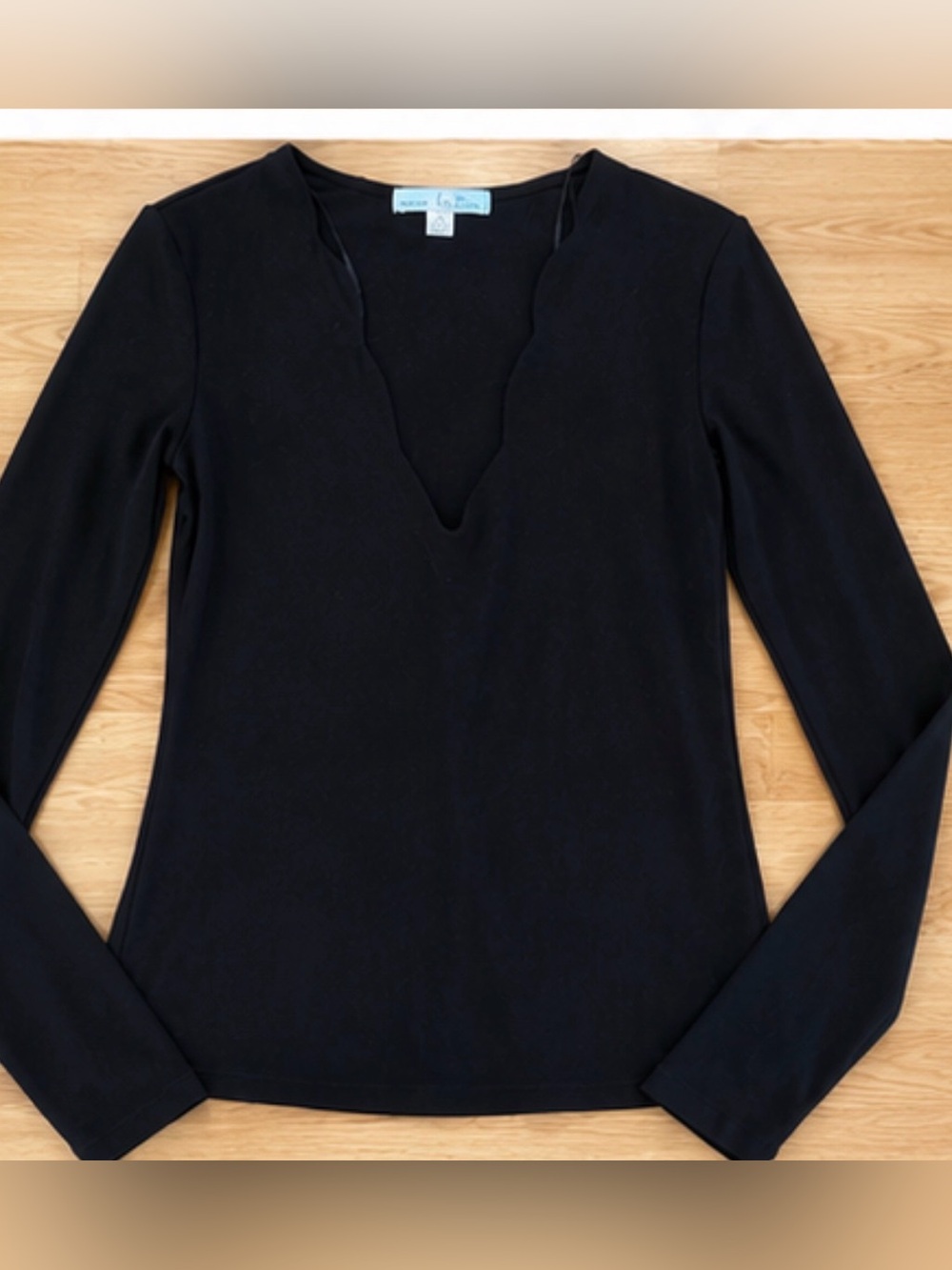 Nine Britton Scalloped XS stitch fix Black Long-Sleeve V-Neck Top